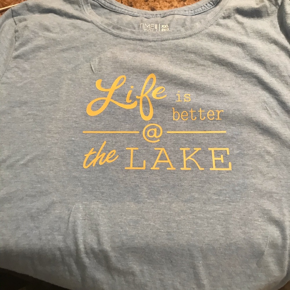 Women’s Lake life tee.